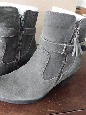 Gray Suede "Tori" Ankle Boots Earth Origins/ Size 9